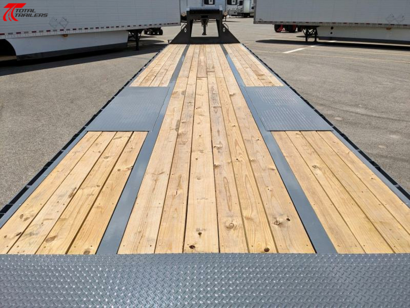 Diamond C 40ft Gooseneck Flatbed Trailer - Image 14