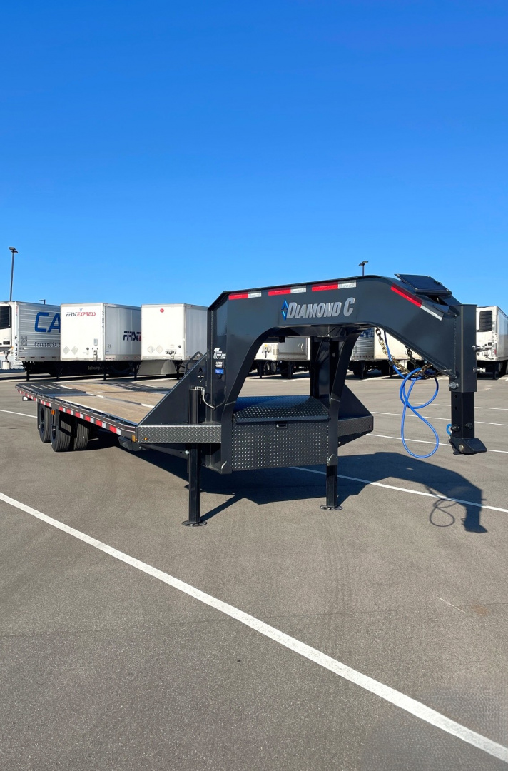 Diamond C 32ft Flatbed Gooseneck Trailer
