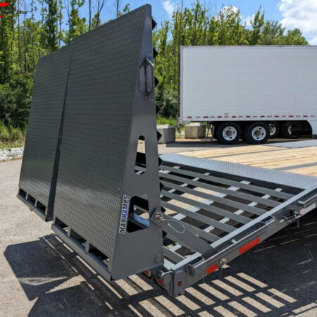 Diamond C 40ft Gooseneck Flatbed Trailer - Image 11