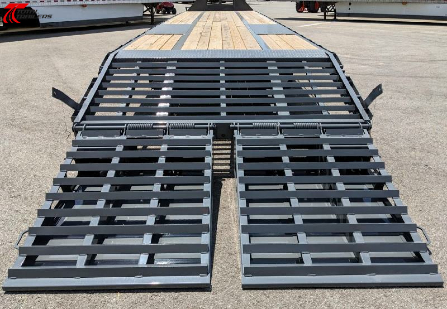 Diamond C 40ft Gooseneck Flatbed Trailer - Image 13