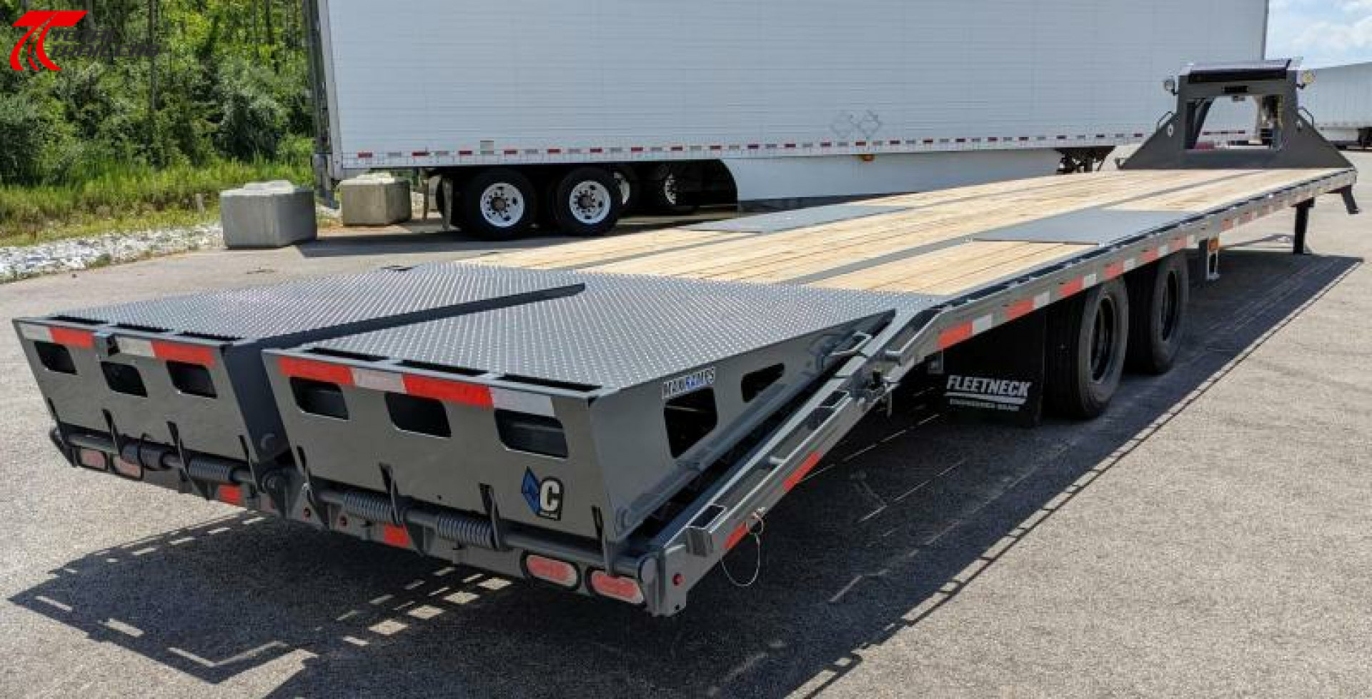 Diamond C 40ft Gooseneck Flatbed Trailer