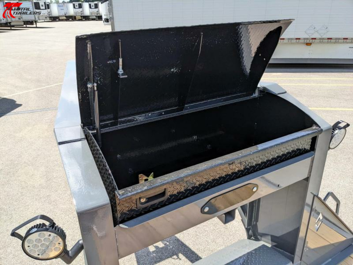 Diamond C 40ft Gooseneck Flatbed Trailer - Image 9