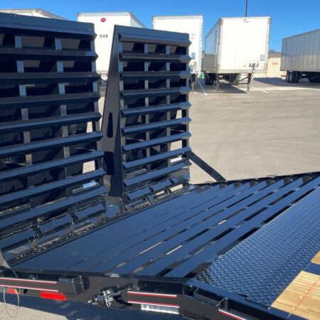 Diamond C 40ft Gooseneck Flatbed Trailer 18k GVWR