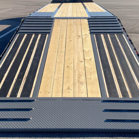 Diamond C 32ft Gooseneck Flatbed Trailer