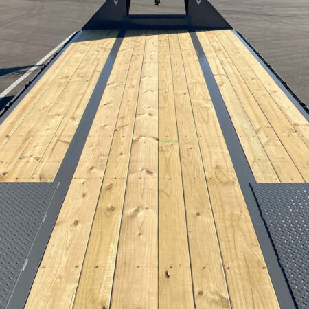 Diamond C 32ft Gooseneck Flatbed Trailer