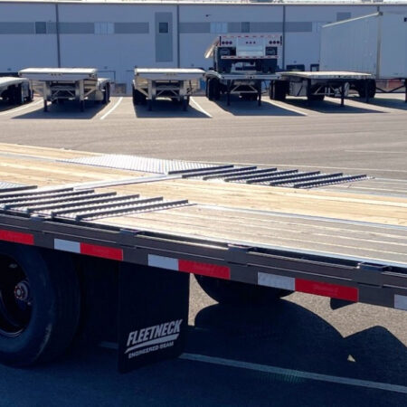 Diamond C 32ft Flatbed Gooseneck Trailer