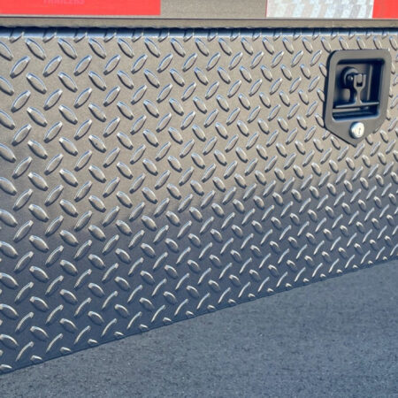 Diamond C 32ft Flatbed Gooseneck Trailer