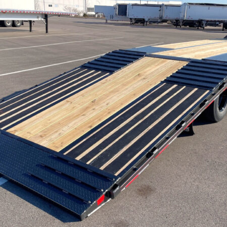 Diamond C 32ft Flatbed Gooseneck Trailer