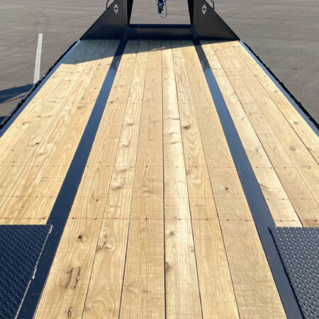 Diamond C 32ft Gooseneck Flatbed Trailer