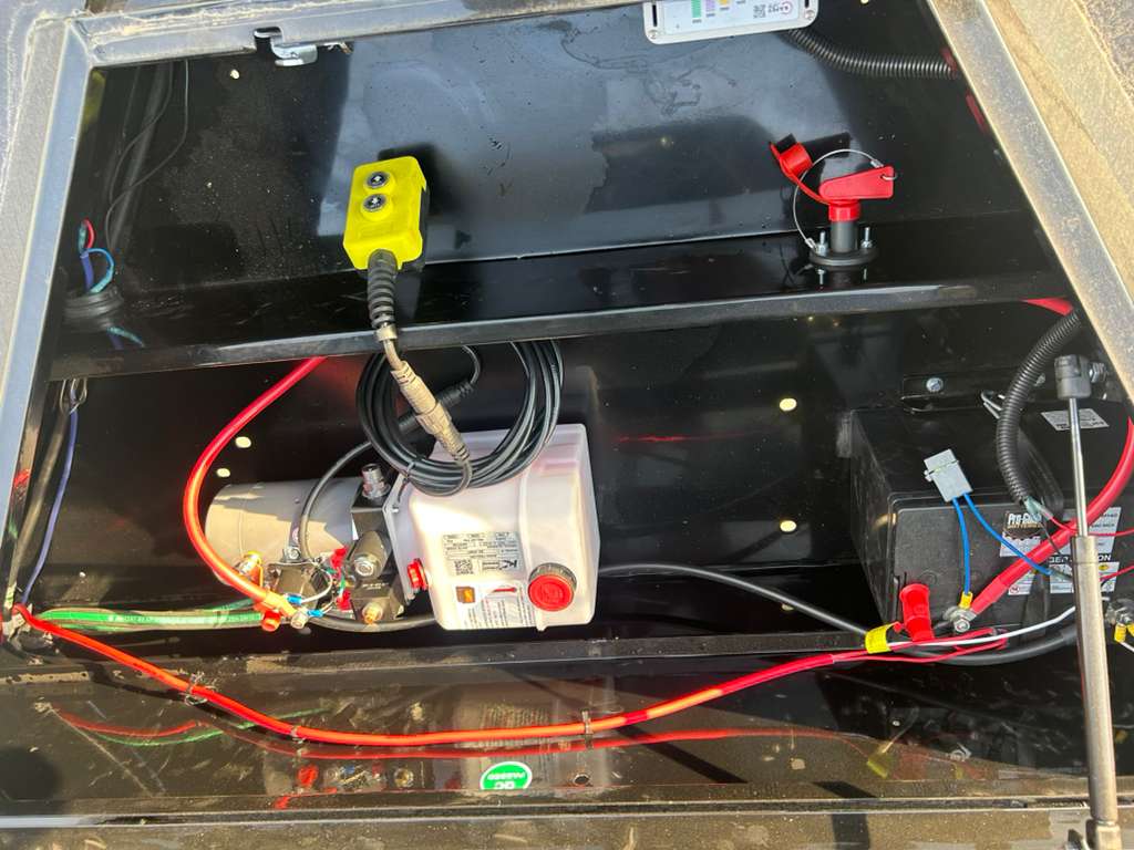 2026 RawMaxx 16x83 Dump Trailer